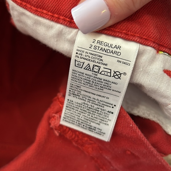 Old Navy red “boyfriend” style jean shorts. Size 2 - Picture 4 of 6